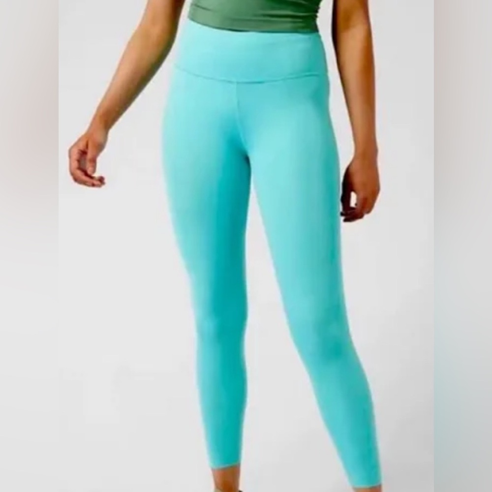 NWOT ATHLETA Accelerate 7/8 Tight athletic leggings size women’s extra small